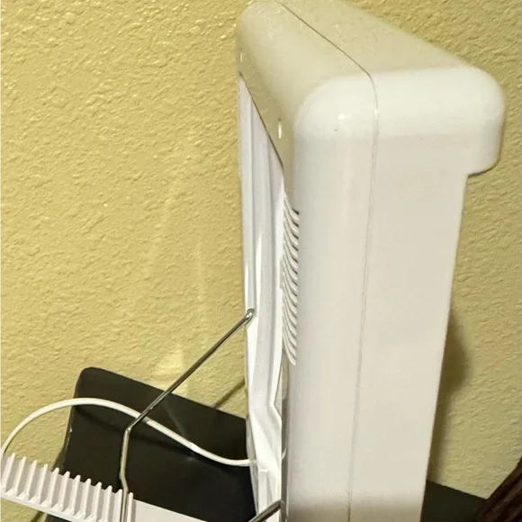 White Lighted Makeup Mirror - Picture 3 of 7